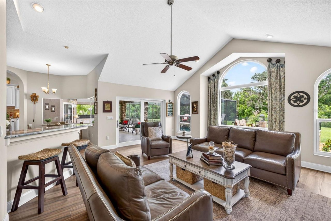 3904 S Nine Drive, Valrico, FL 33596 Photo