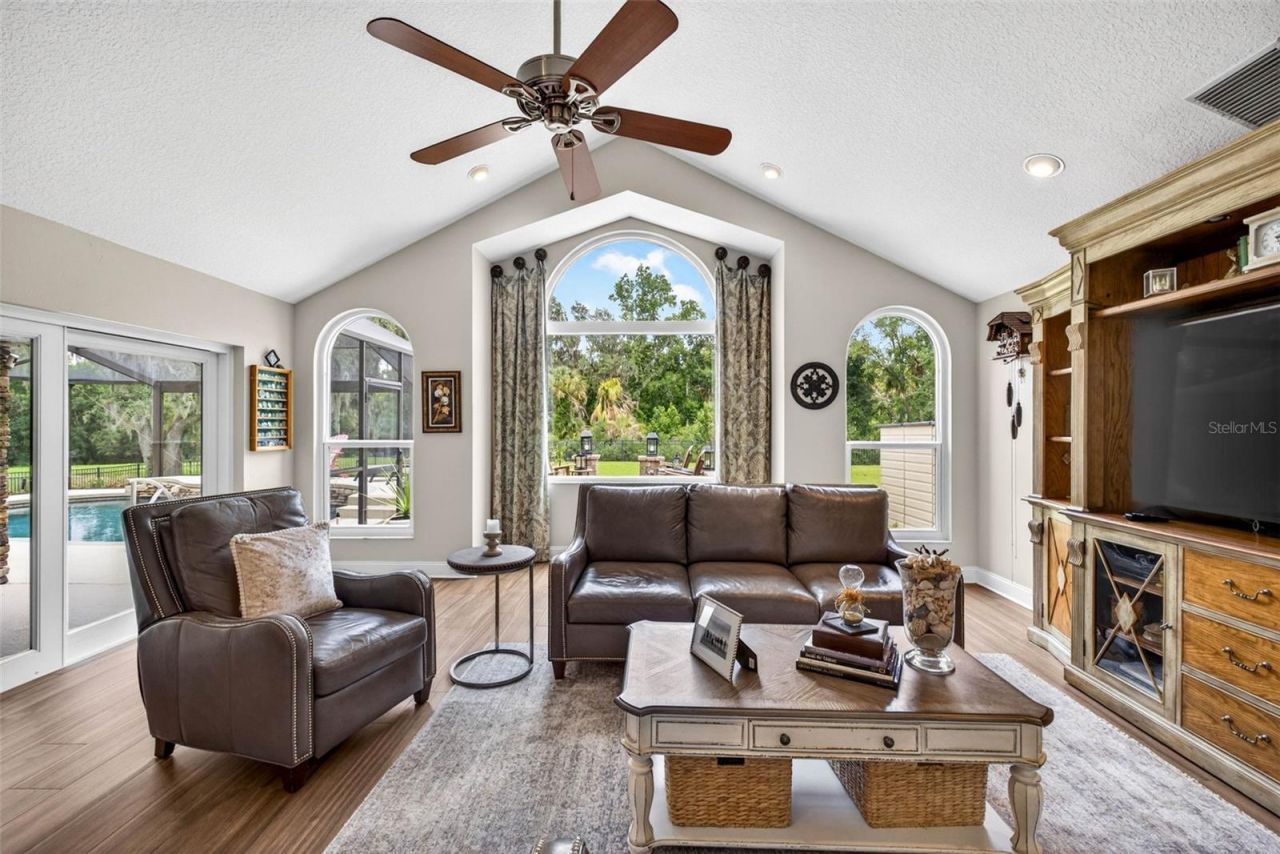 3904 S Nine Drive, Valrico, FL 33596 Photo