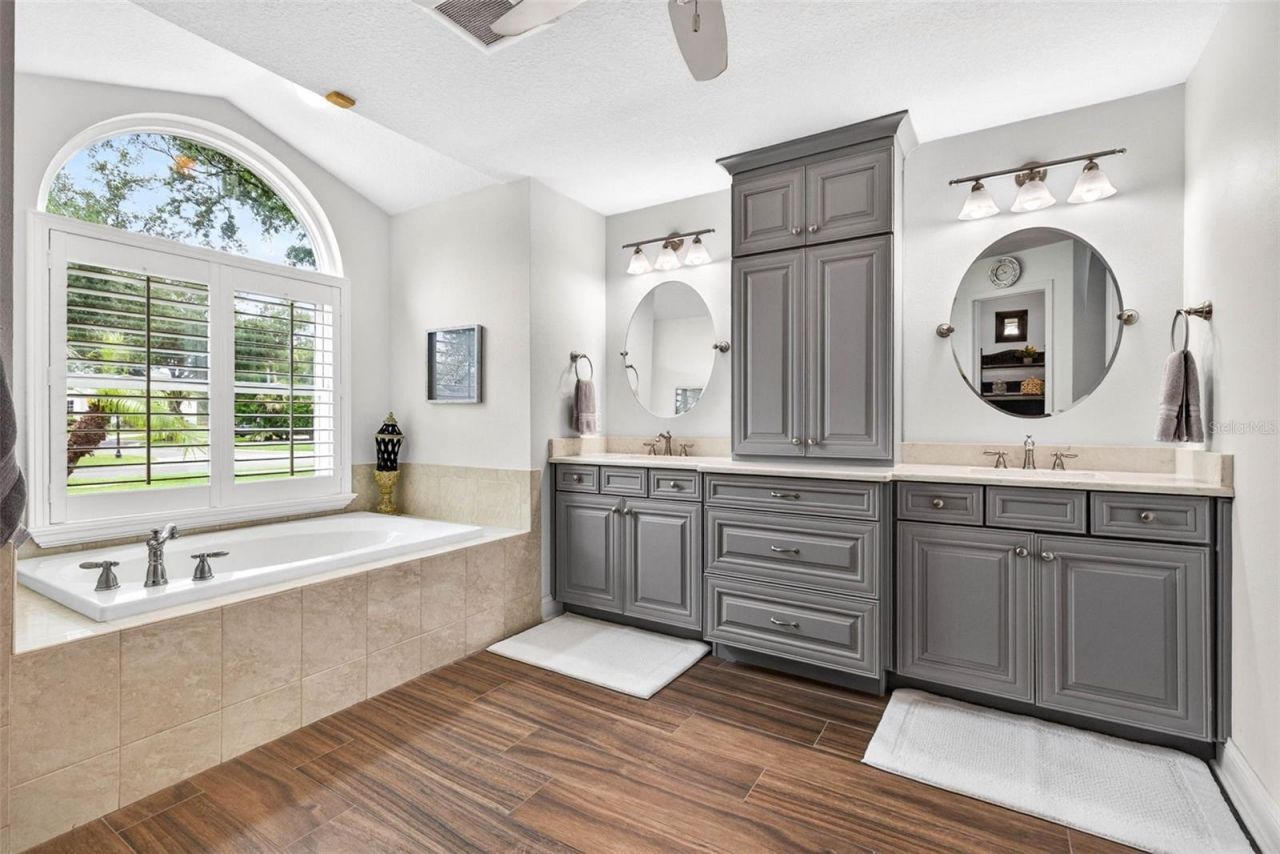 3904 S Nine Drive, Valrico, FL 33596 Photo