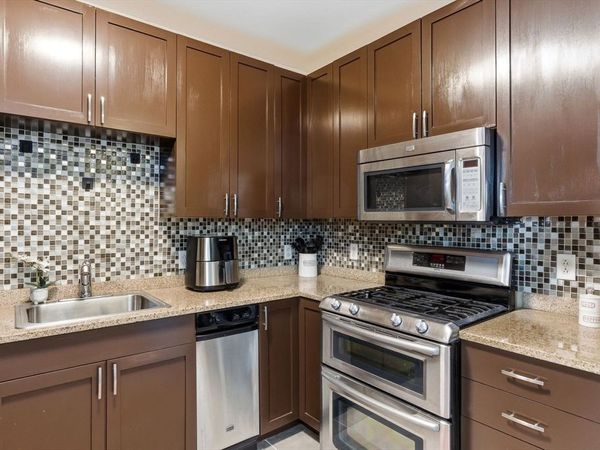 4 Harvest Dr, Unit 201, North Andover, MA 01845