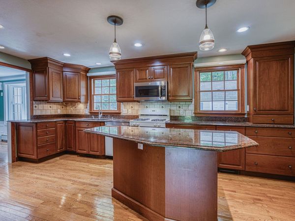 11 Brek Drive, Merrimack, NH 03054