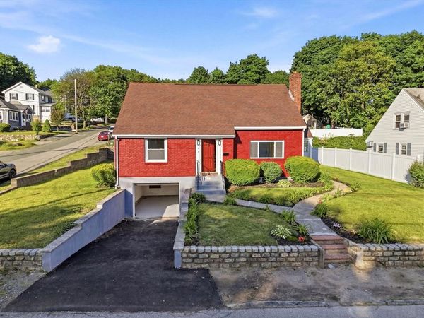 92 Garfield Ave, Woburn, MA 01801