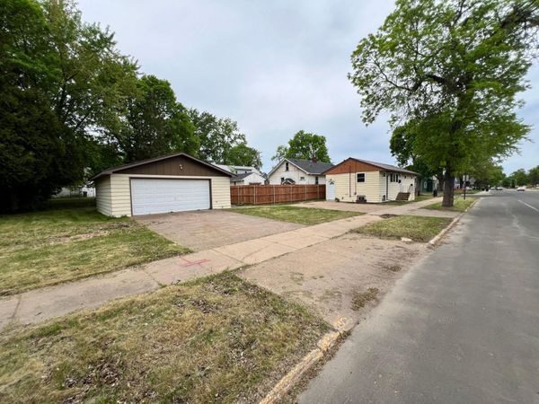 2401 7th Avenue E, Hibbing, MN 55746