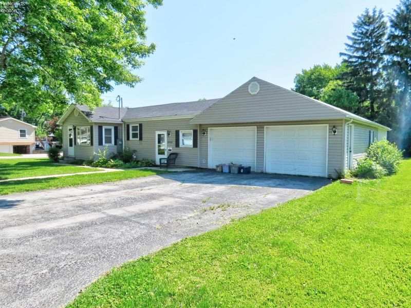 1026 Lincoln Avenue, Fostoria, OH 44830 Photo 2