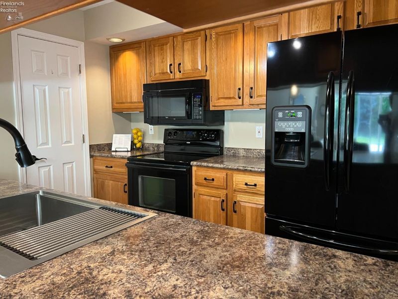 404 Leisure Drive, Huron, OH 44839 Photo 10