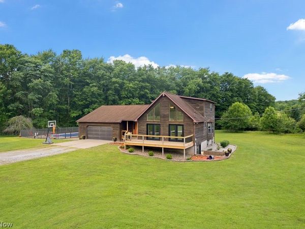 201 Country Lane , Walker, WV 26180