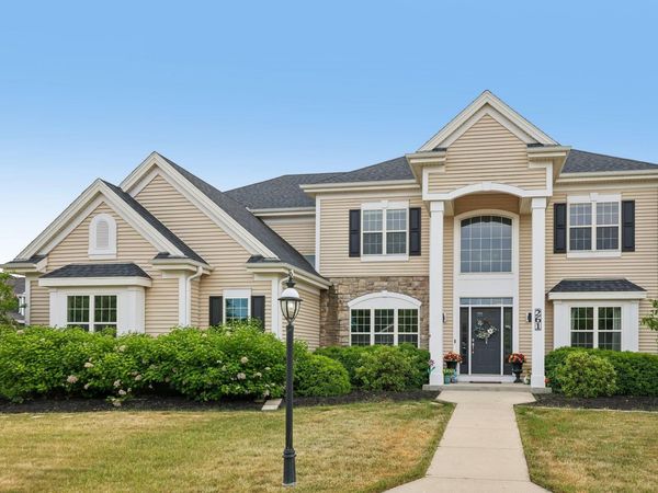 261 Ridgeway Path, Oconomowoc, WI 53066