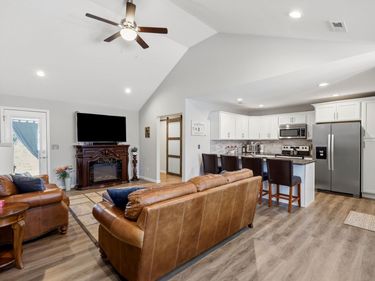 437 Middle Creek Way, Berea, KY 40403