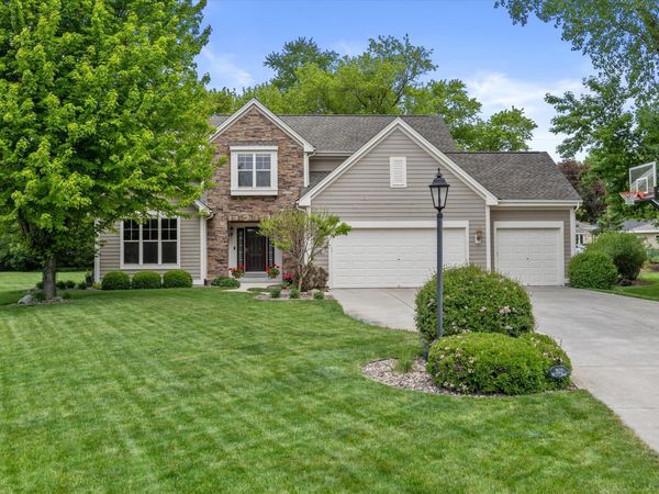 N25W27264 Covington Ct, Pewaukee, WI 53072