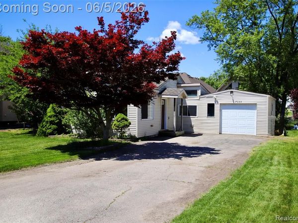7044 Desmond Road , Waterford Twp, MI 48329