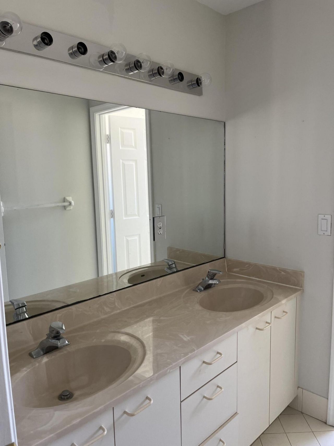 2064 Reston Circle, Royal Palm Beach, FL 33411 Photo