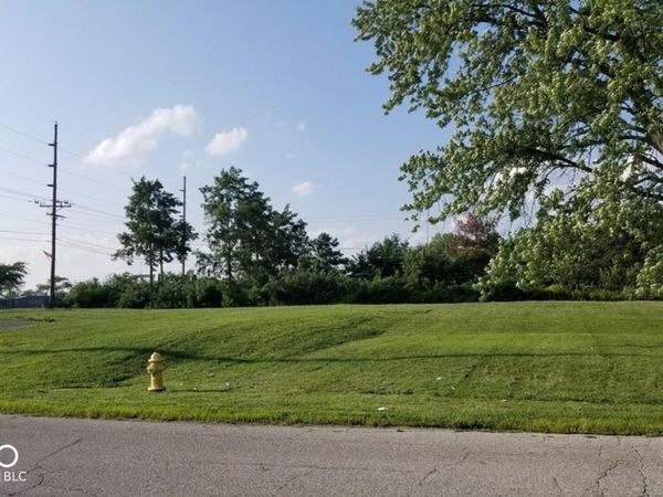 512 Pleasant Run Drive, Greenwood, IN 46142