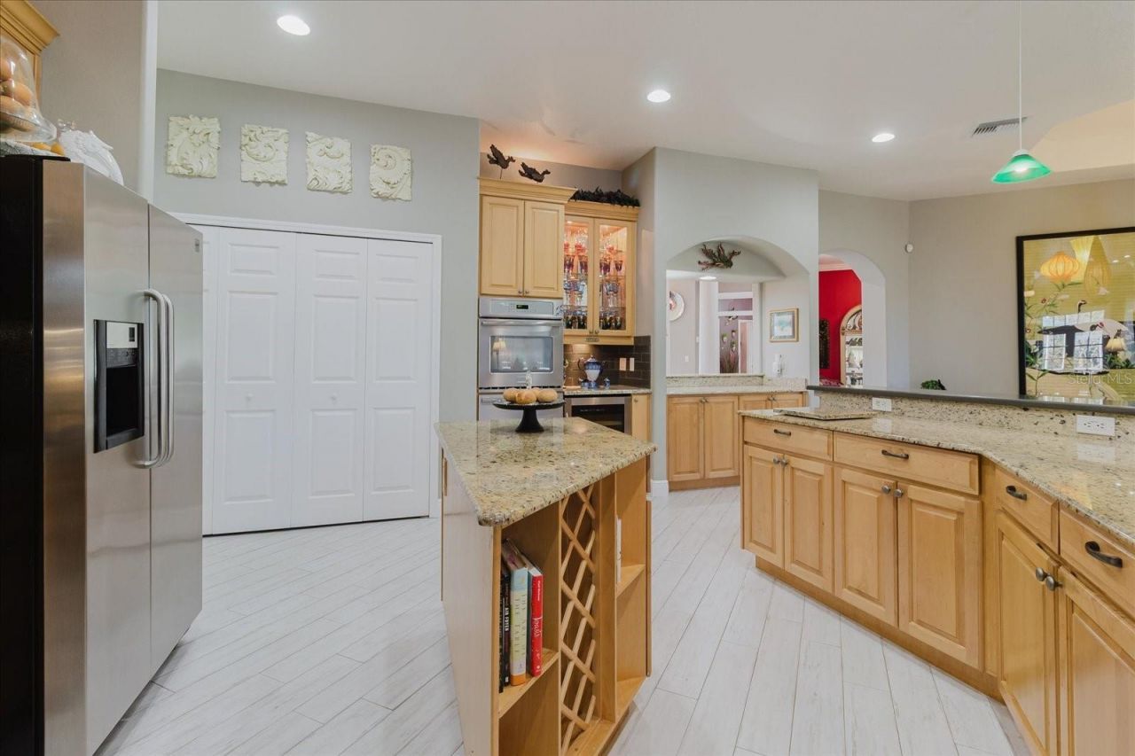 13510 Westshire Drive, Tampa, FL 33618 Photo