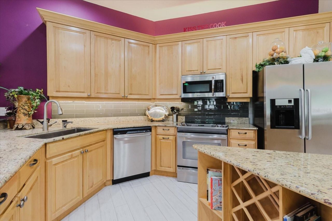 13510 Westshire Drive, Tampa, FL 33618 Photo