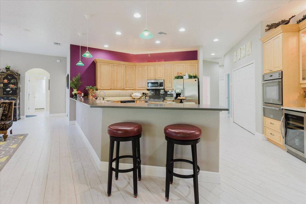 13510 Westshire Drive, Tampa, FL 33618 Photo