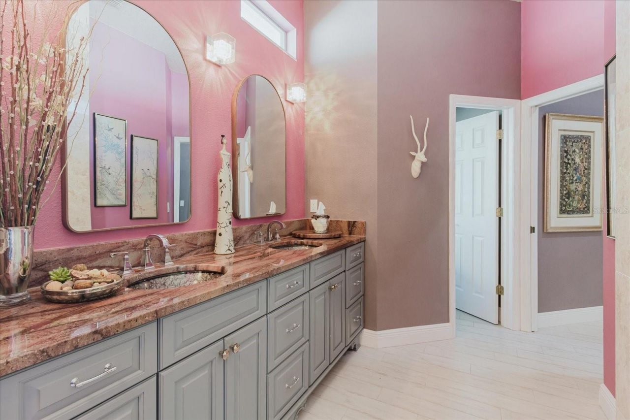 13510 Westshire Drive, Tampa, FL 33618 Photo