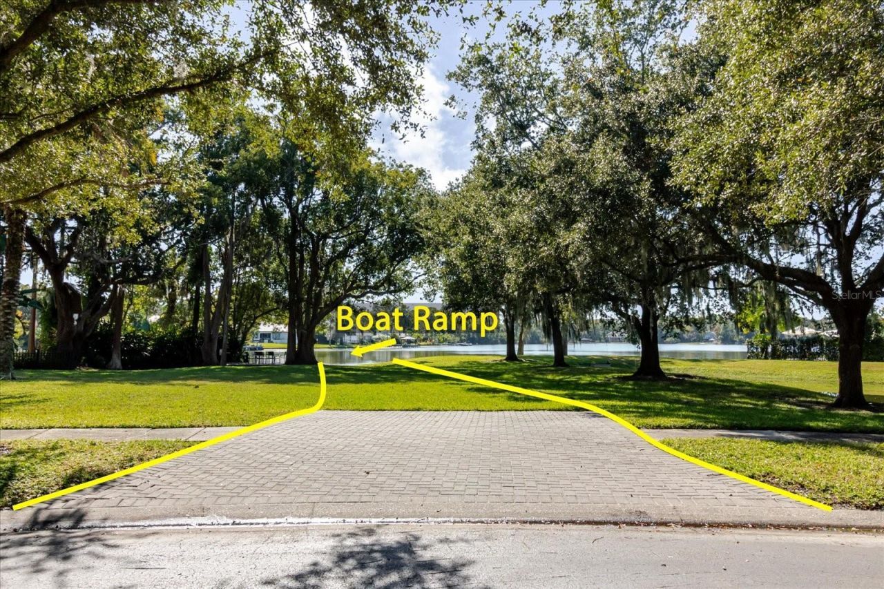 13510 Westshire Drive, Tampa, FL 33618 Photo