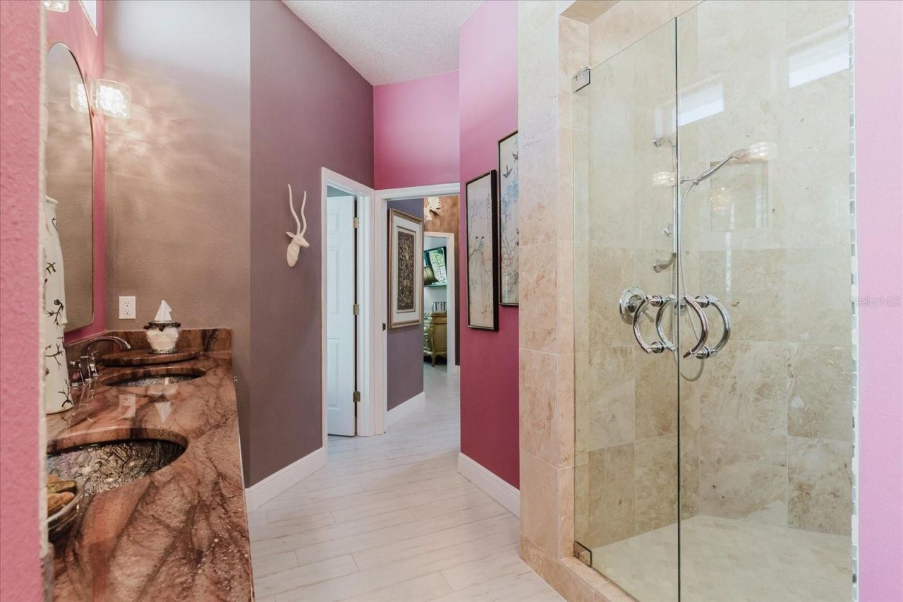 13510 Westshire Drive, Tampa, FL 33618 Photo