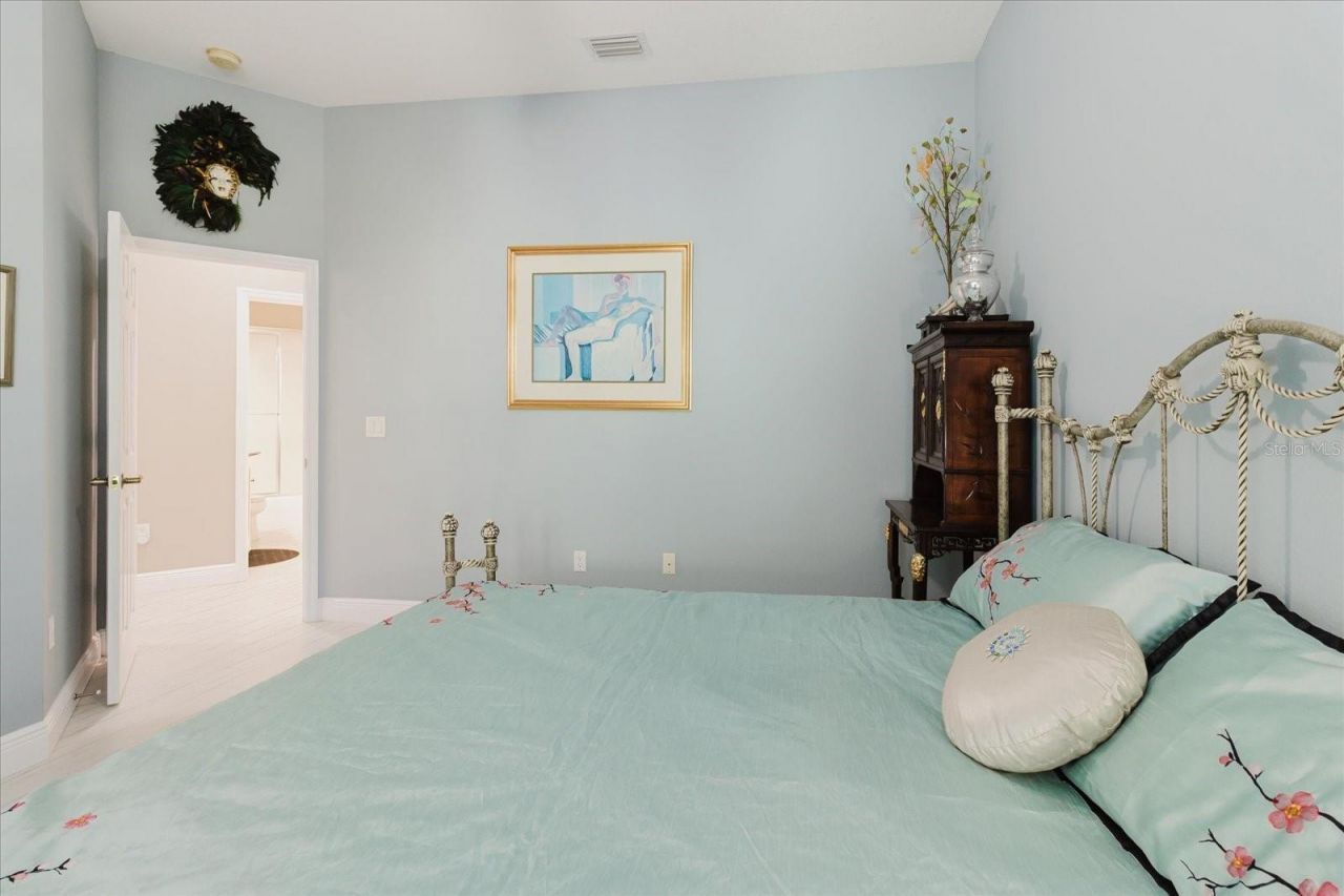 13510 Westshire Drive, Tampa, FL 33618 Photo