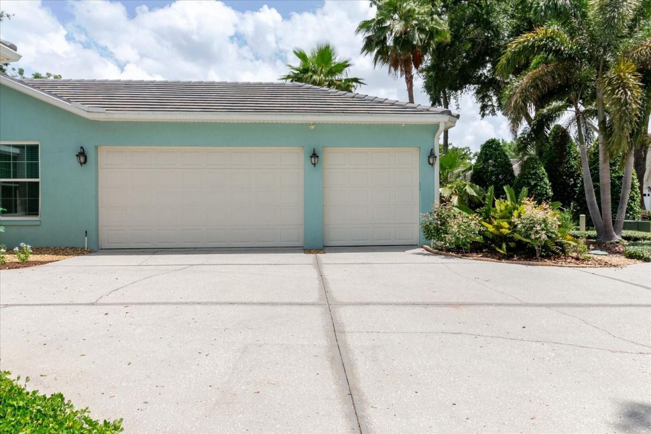 13510 Westshire Drive, Tampa, FL 33618 Photo