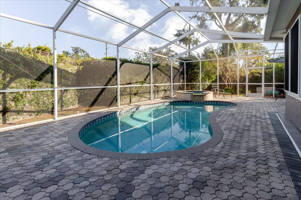 13510 Westshire Drive, Tampa, FL 33618 Photo