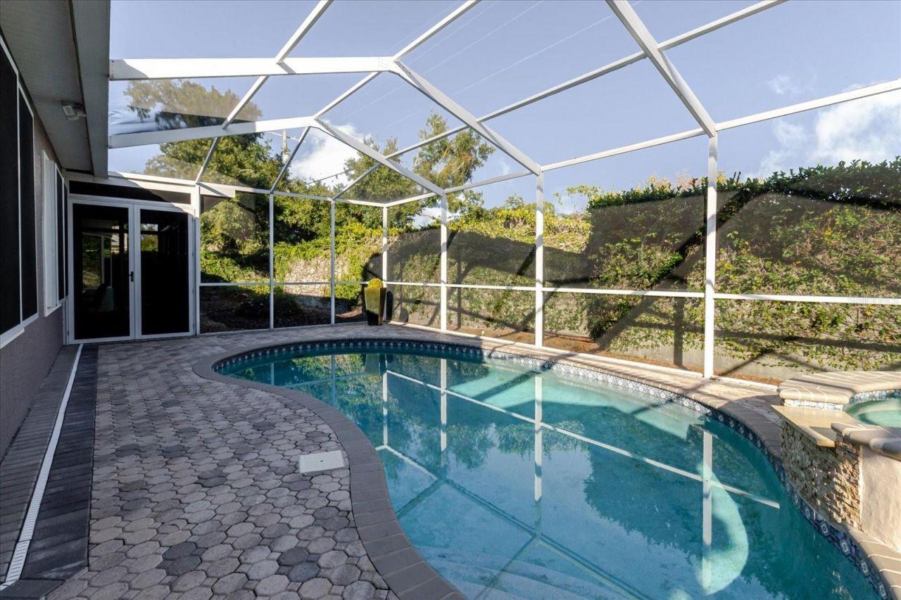 13510 Westshire Drive, Tampa, FL 33618 Photo