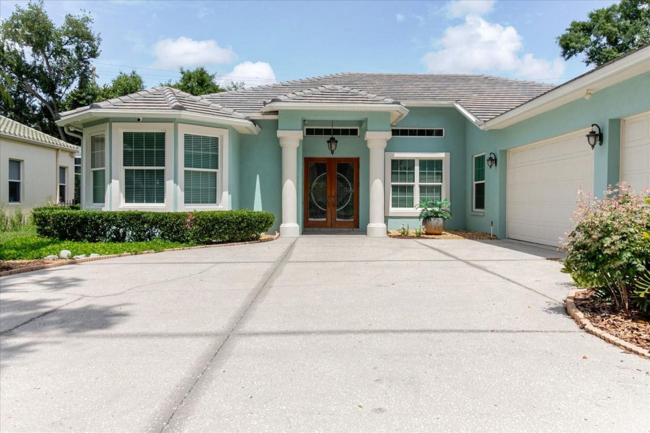 13510 Westshire Drive, Tampa, FL 33618 Photo