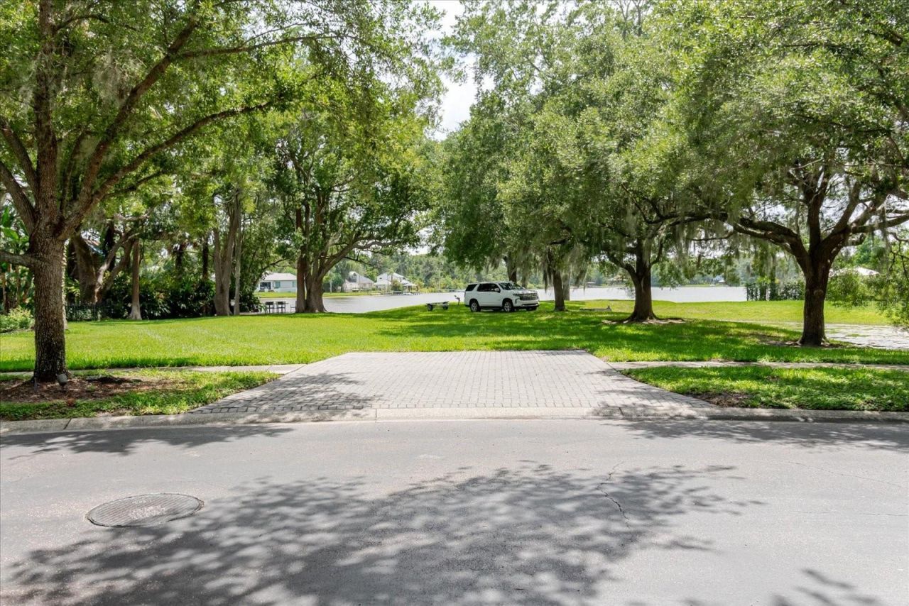 13510 Westshire Drive, Tampa, FL 33618 Photo