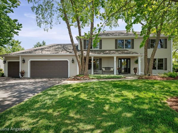 7300 Nighthawk Way , Cary, IL 60013