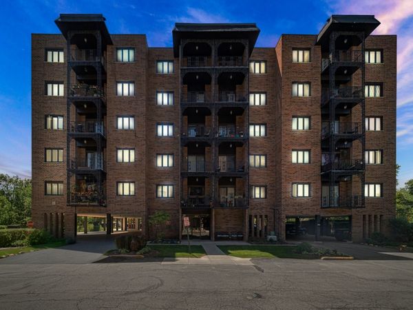 9395 Landings Lane, Unit 303, Des Plaines, IL 60016
