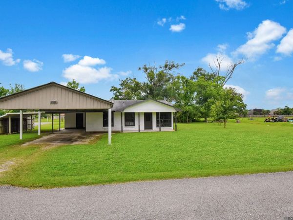 41253 Rhea St, Gonzales, LA 70737