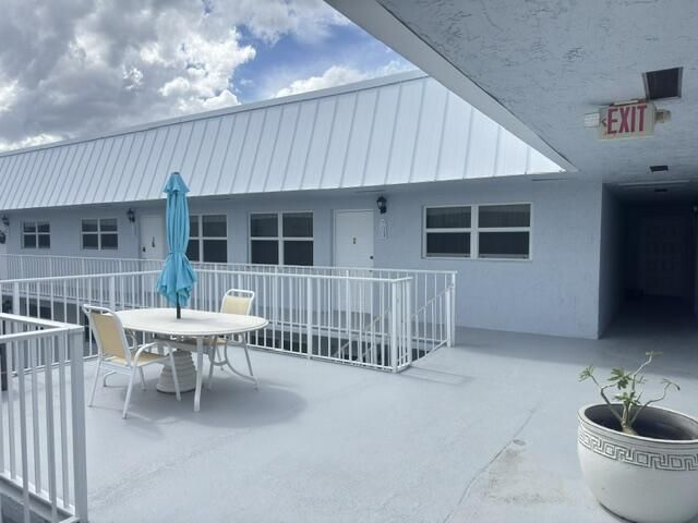 2400 NE 16th Street, Unit 205, Pompano Beach, FL 33062 Photo