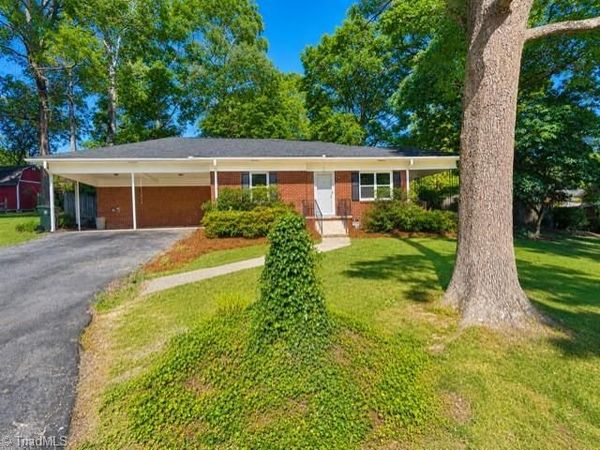 203 Rockspring Drive , Thomasville, NC 27360