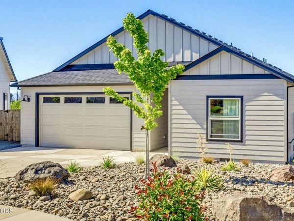 137 Willow Springs Drive, Talent, OR 97540