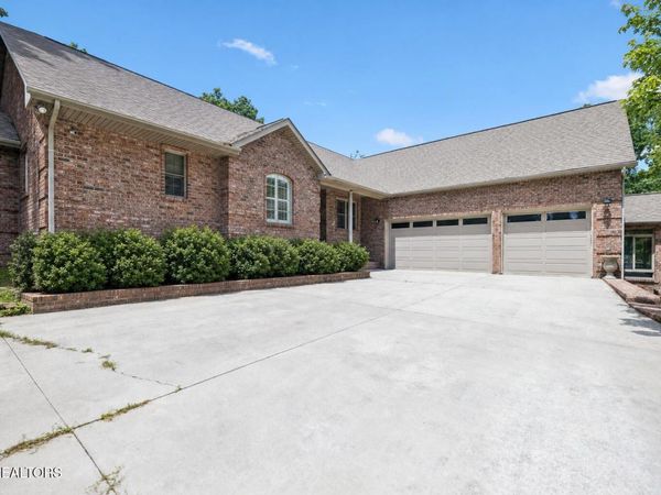 54 Fairway Court, Crossville, TN 38571