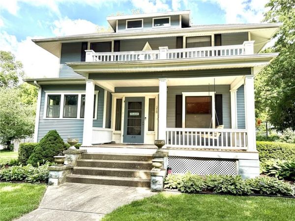 210 N Grand Avenue, Maryville, MO 64468