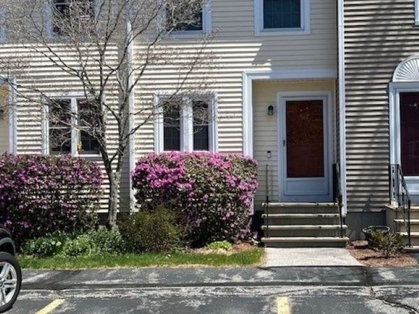 517 Fox Hollow Way, Manchester, NH 03104