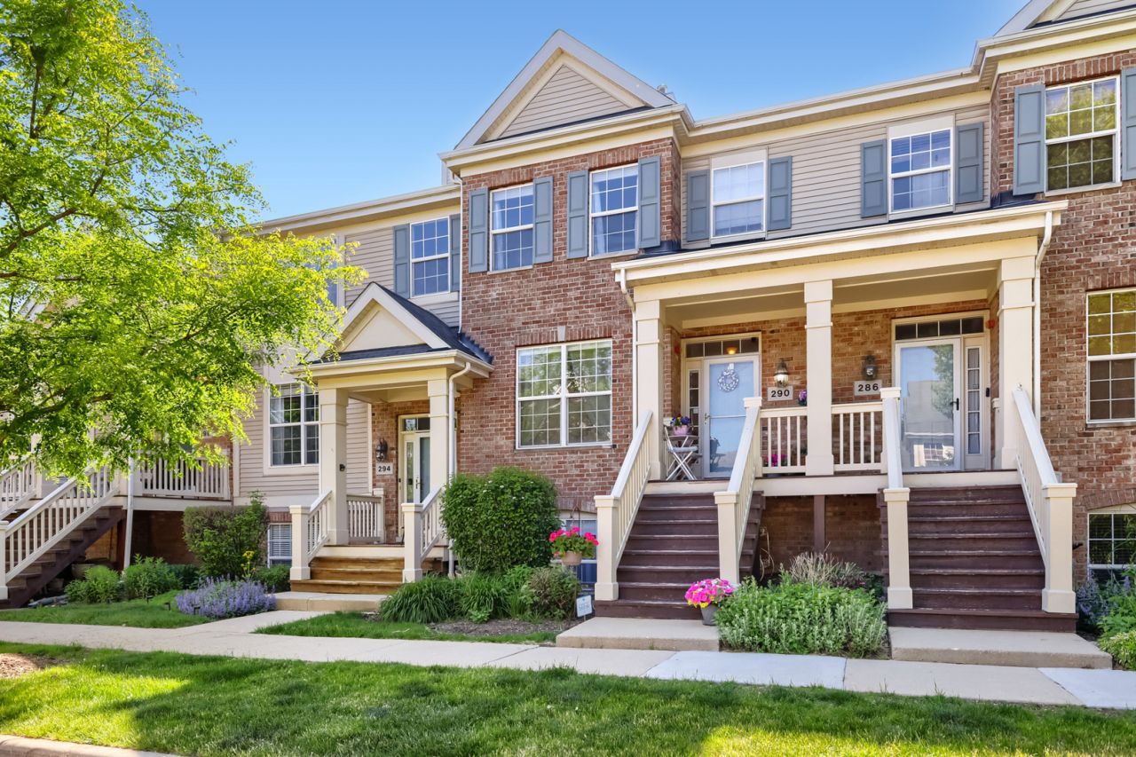 290 Broadmoor Lane, Bartlett, IL 60103