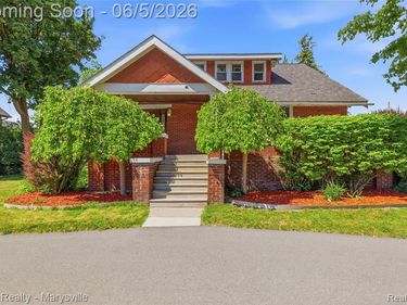504 Clinton, St. Clair, MI 48079