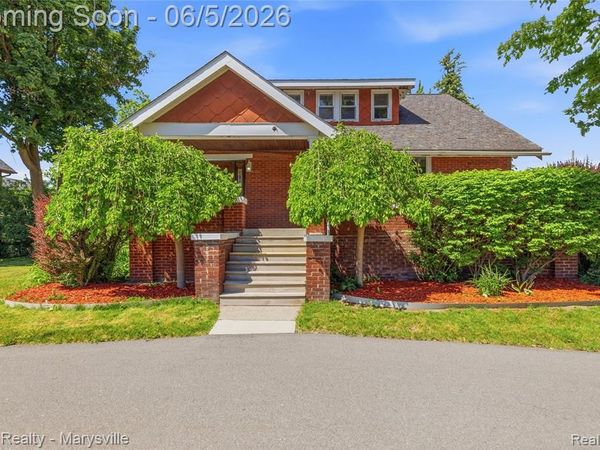 504 Clinton, St. Clair, MI 48079