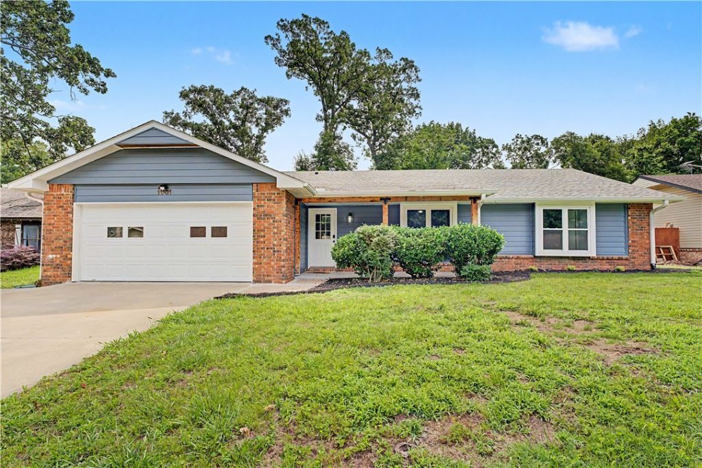 1001 N Dove Drive, Rogers, AR 72756 Main Photo