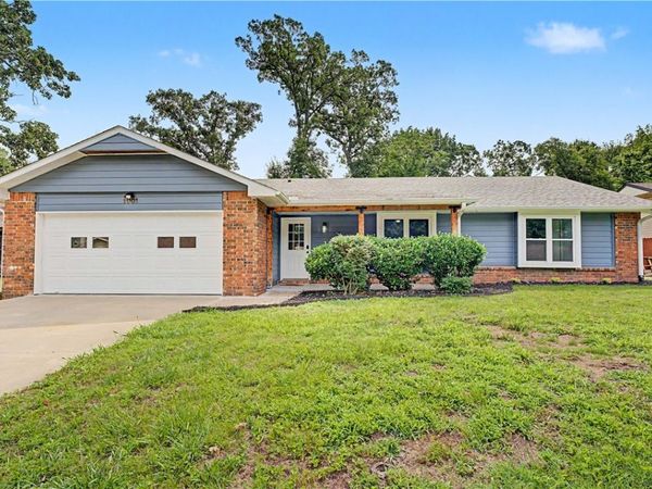 1001 N Dove Drive , Rogers, AR 72756