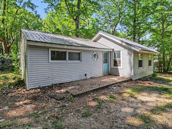 114 S 180th Avenue, Hesperia, MI 49421