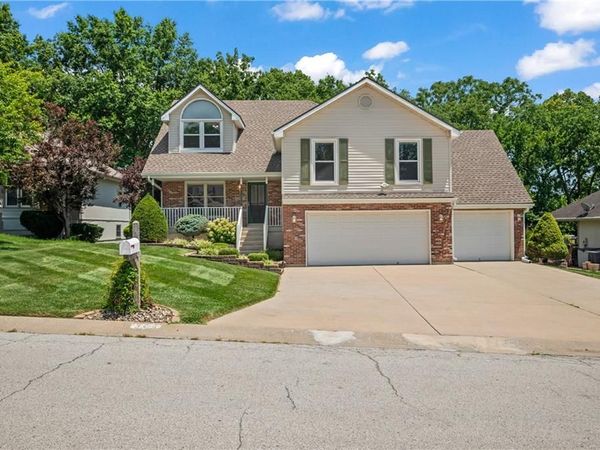 3329 Gateway Drive, Independence, MO 64057