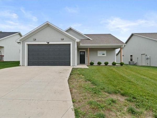 407 NE Sycamore Court, Oak Grove, MO 64075