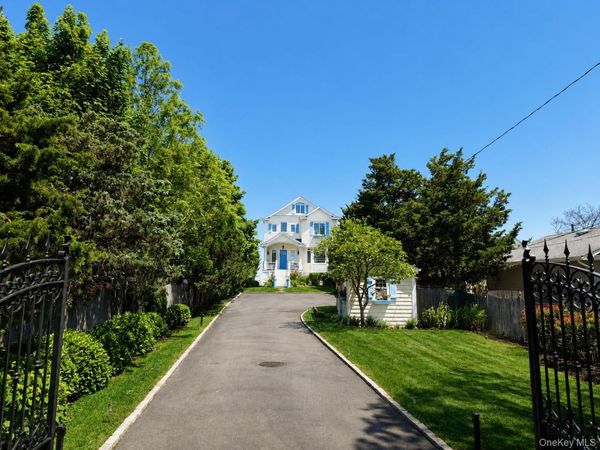 136 Asharoken Avenue , Northport, NY 11768