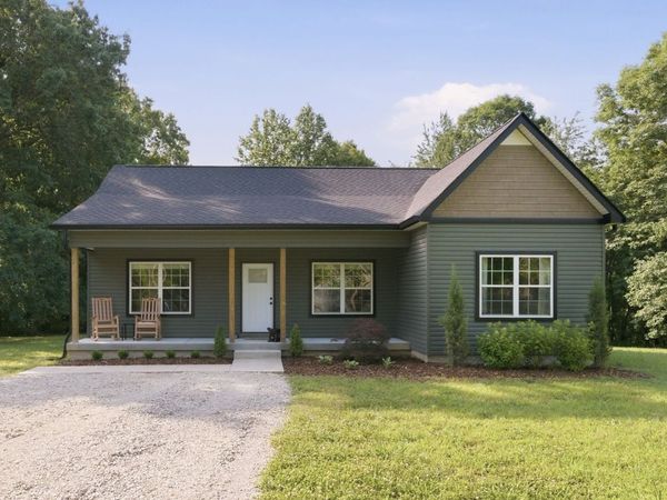 896 Hawkins Rd , White Bluff, TN 37187