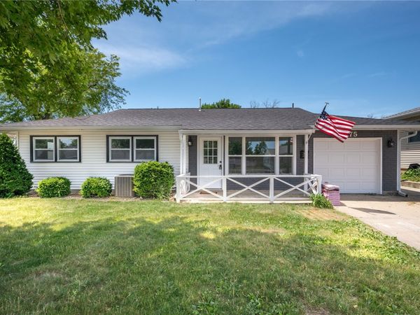 4975 Kesler Road NW, Cedar Rapids, IA 52405