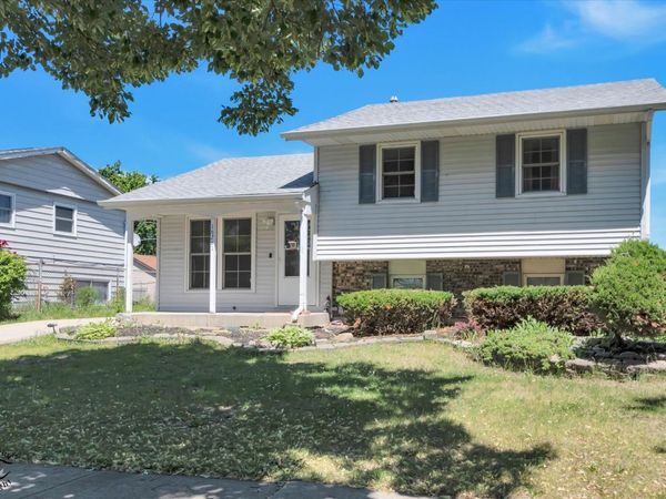 16261 92nd Avenue, Orland Hills, IL 60487