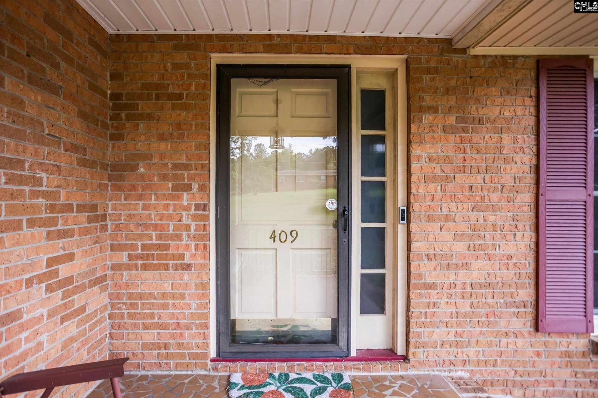 409 Laurel Drive  Photo 4